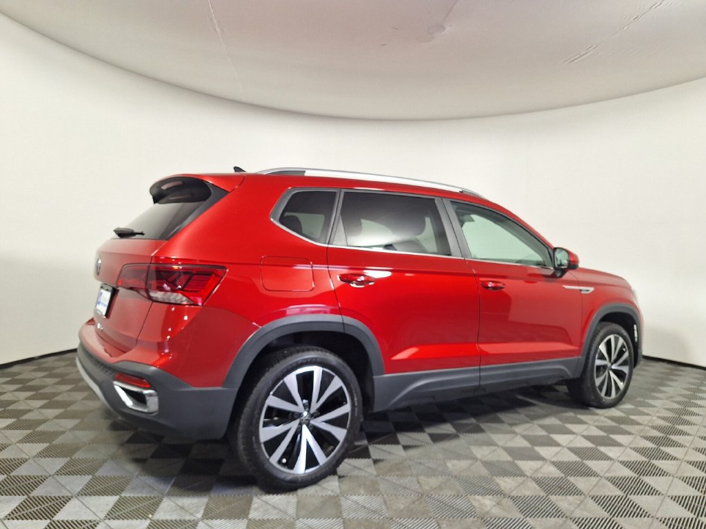 Used 2023 Volkswagen Taos SE FWD image 5