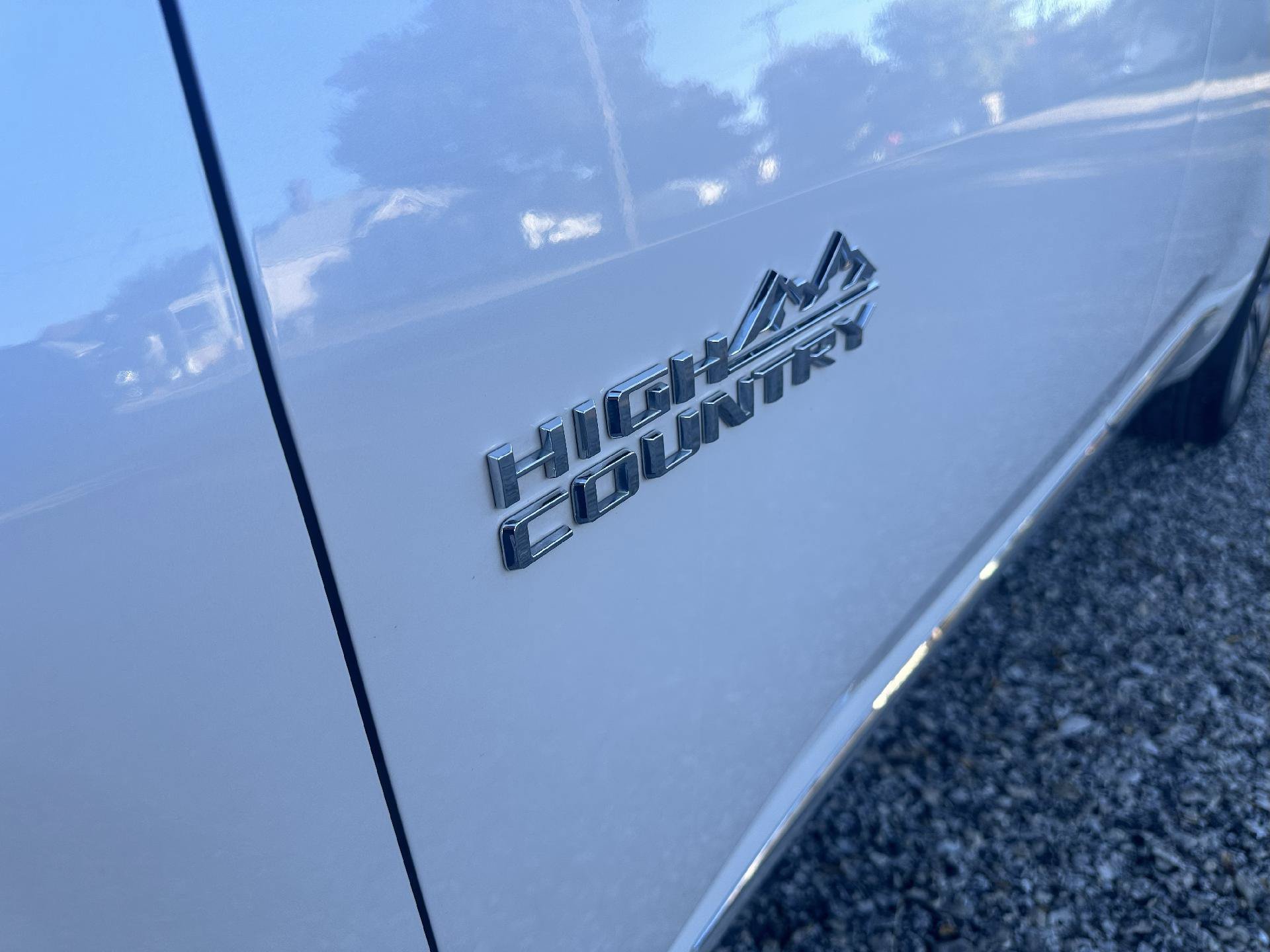 Used 2022 Chevrolet Traverse High Country w/ LPO, Floor Liner Package AWD/4WD image 7