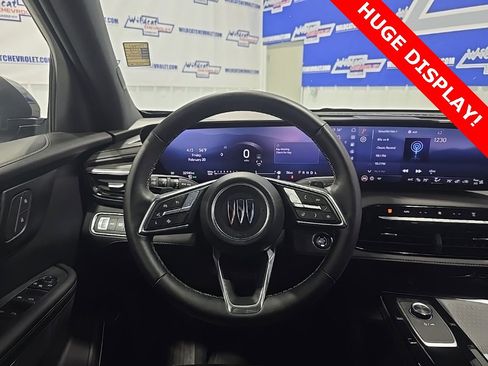 Used 2025 Buick Enclave Preferred image 2