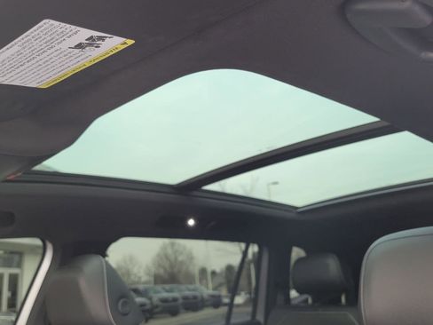 Certified 2024 Volkswagen Tiguan SE R-Line image 16