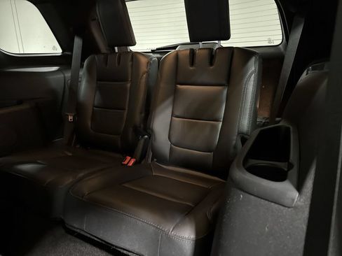Used 2017 Ford Explorer XLT w/ Equipment Group 202A AWD/4WD image 24