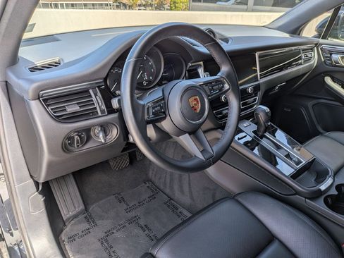 Certified 2024 Porsche Macan AWD/4WD image 4