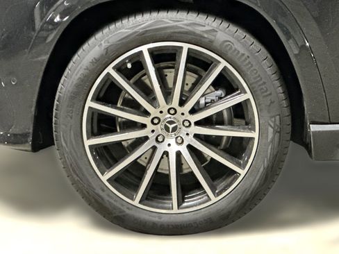 Certified 2025 Mercedes-Benz GLS 580 4MATIC image 11