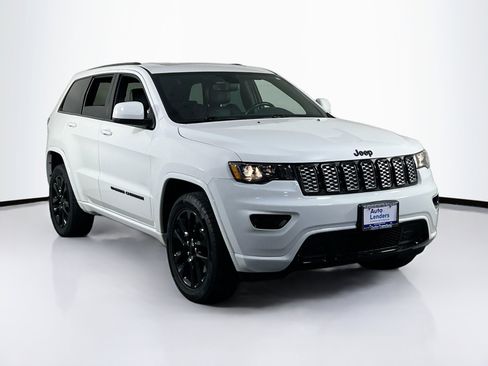 Used 2022 Jeep Grand Cherokee Laredo X image 3