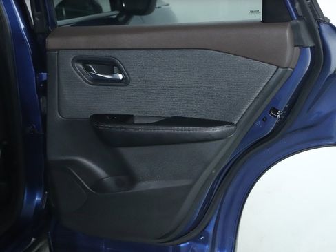 Used 2023 Nissan Rogue SV image 30