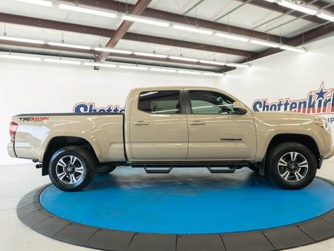 Used 2018 Toyota Tacoma TRD Sport AWD/4WD image 31