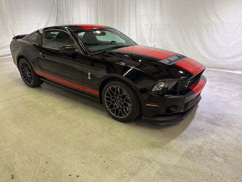 Used 2013 Ford Mustang Shelby GT500 RWD image 2