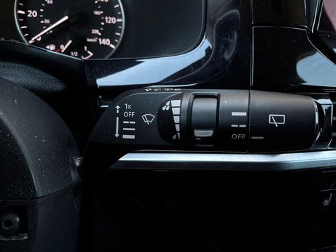 Used 2025 Nissan Pathfinder SV FWD image 38