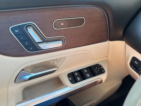 Used 2023 Mercedes-Benz GLB 250 4MATIC image 35