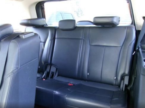 Used 2024 Ford Expedition XLT image 4