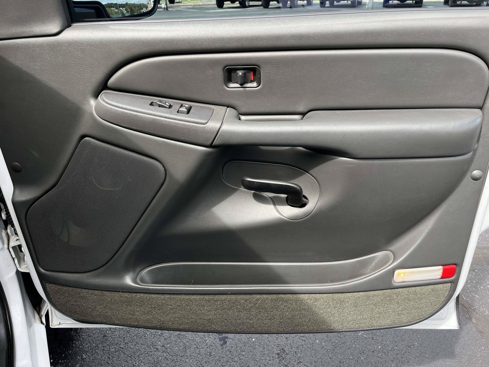 Used 2005 Chevrolet Silverado 1500 4x4 Extended Cab w/ Light Duty Power Package image 19