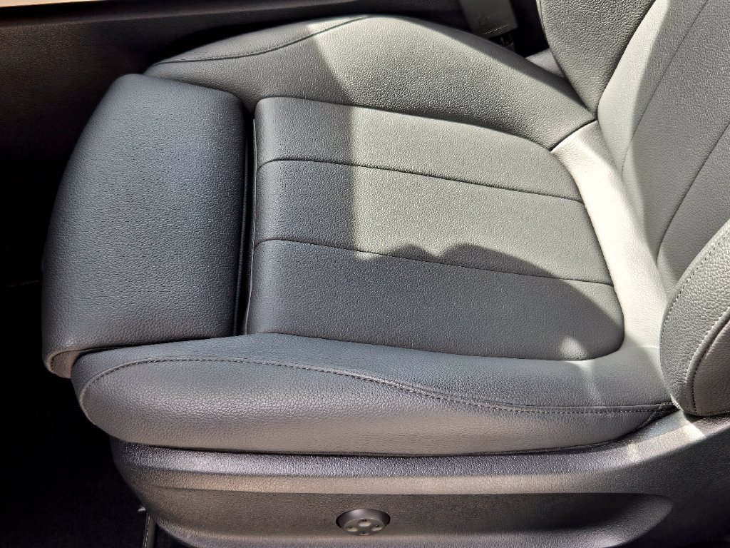 Used 2025 Mercedes-Benz GLB 250 4MATIC image 13