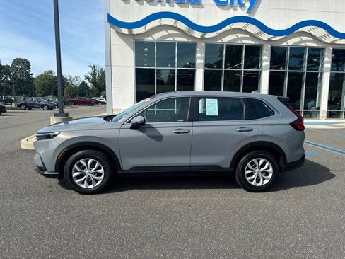 Used 2023 Honda CR-V LX image 5