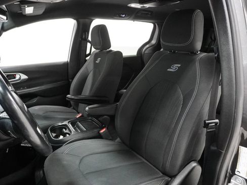 Used 2019 Chrysler Pacifica Touring Plus w/ S Appearance Package image 10