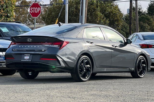 New 2026 Hyundai Elantra SEL Sport FWD image 6