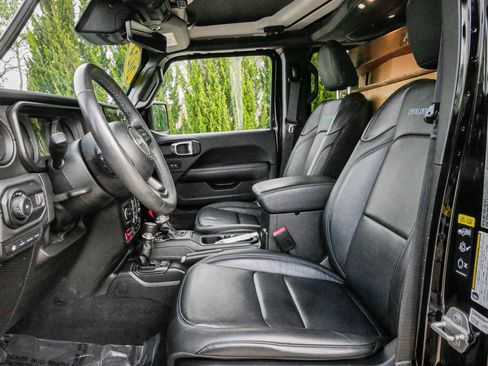 Used 2024 Jeep Wrangler Unlimited Rubicon 4xe image 11