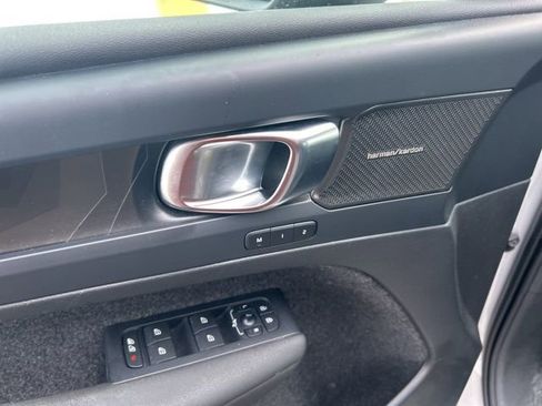 Used 2023 Volvo XC40 Recharge Ultimate image 11