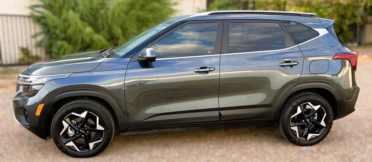 Used 2025 Kia Seltos EX FWD image 4