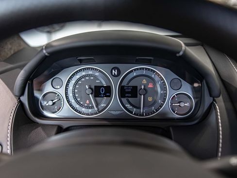 Used 2017 Aston Martin V12 Vantage S RWD image 23