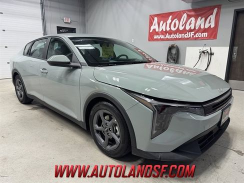Used 2025 Kia K4 FWD image 1