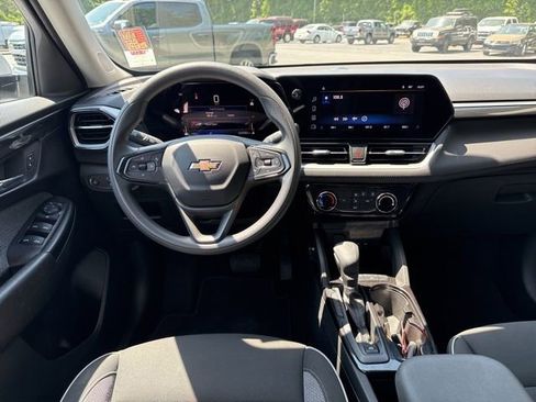 Used 2024 Chevrolet TrailBlazer LT FWD image 19