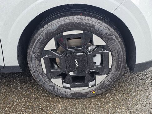 New 2026 Kia Carnival EX image 32