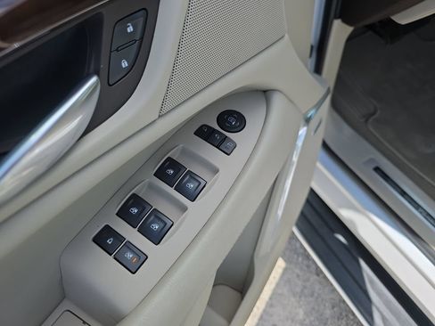 Used 2017 Cadillac Escalade 2WD image 18