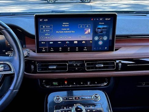 Used 2022 Lincoln Nautilus Reserve AWD/4WD image 18