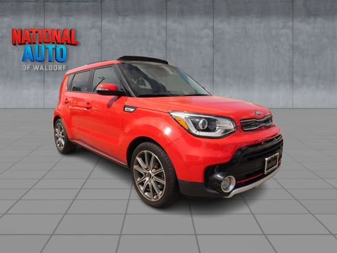 Used 2018 Kia Soul ! w/ Tech Package FWD image 1