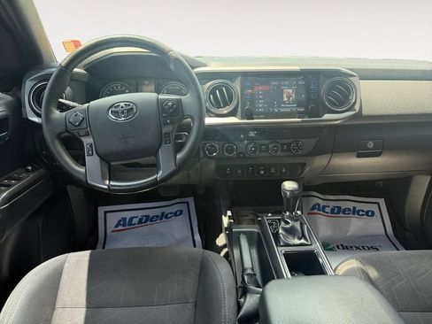Used 2018 Toyota Tacoma TRD Off-Road w/ Technology Package AWD/4WD image 10