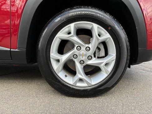 Used 2024 Chevrolet Trax LS w/ LS Convenience Package image 9