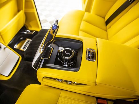 Used 2018 Rolls-Royce Phantom image 28