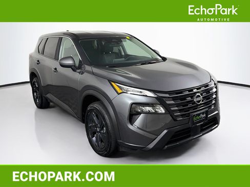Used 2026 Nissan Rogue SV FWD image 1