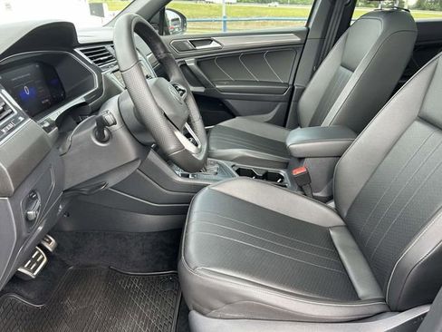 Used 2022 Volkswagen Tiguan SE R-Line FWD image 16