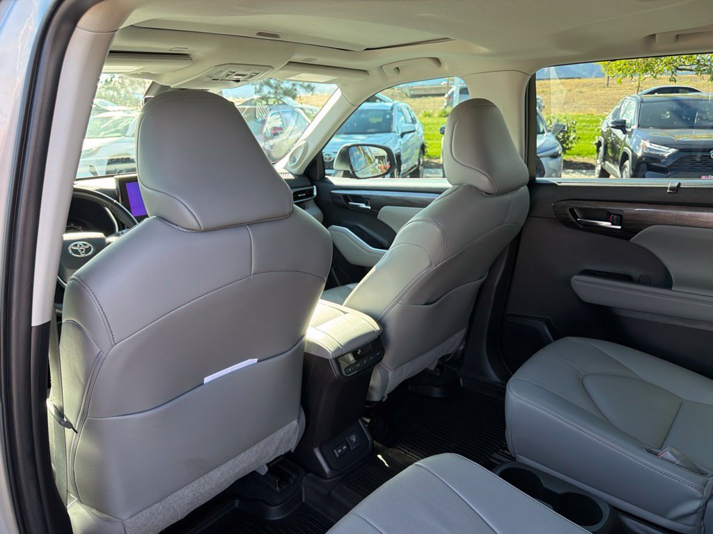 Used 2023 Toyota Highlander Limited AWD/4WD image 22