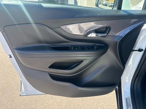 Used 2020 Buick Encore Essence FWD image 11