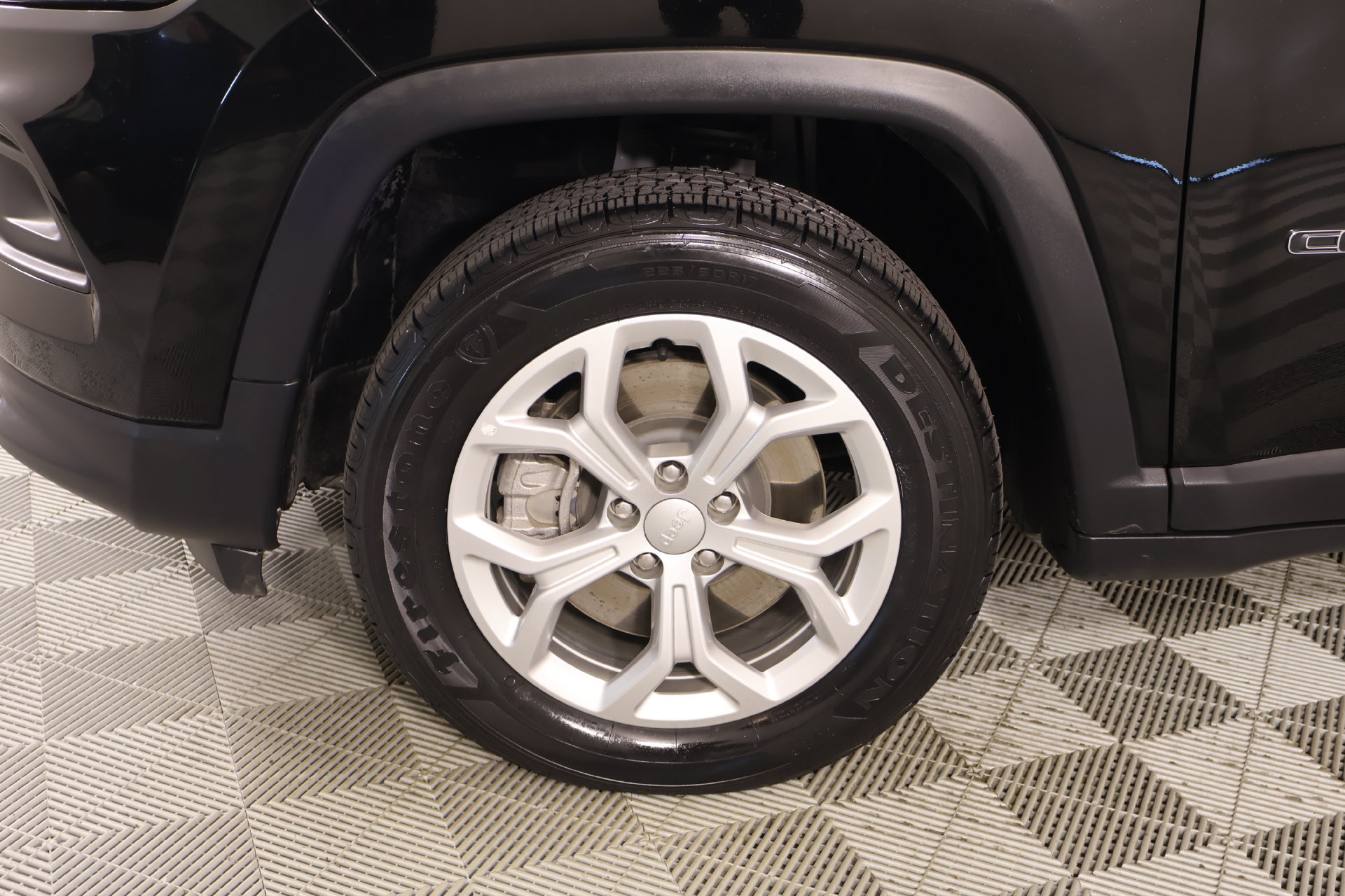 Used 2024 Jeep Compass Latitude AWD/4WD image 16