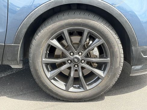 Used 2019 Ford Explorer XLT w/ Equipment Group 202A AWD/4WD image 5