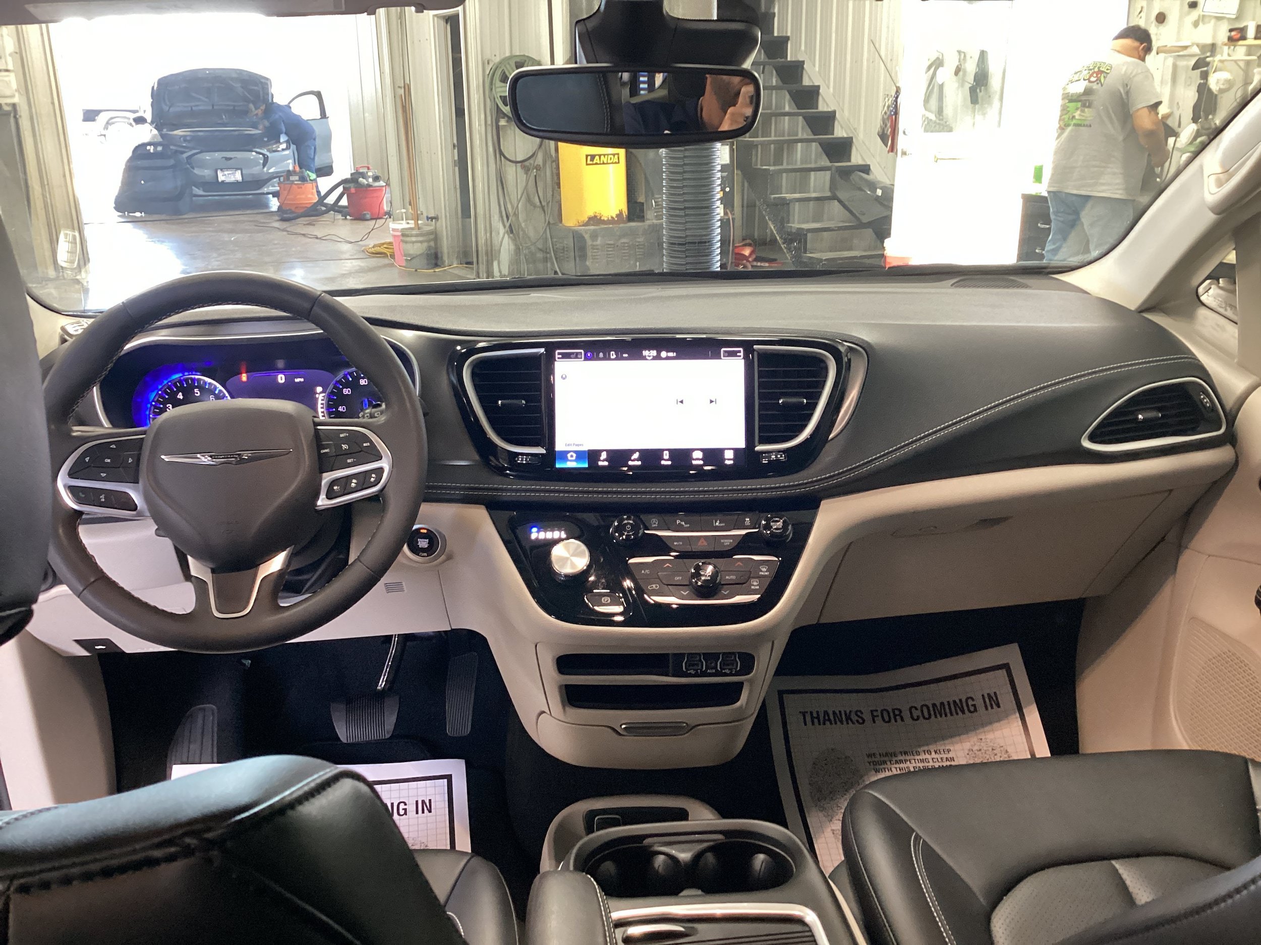 Used 2024 Chrysler Pacifica Touring-L AWD/4WD image 18