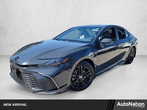Used 2025 Toyota Camry SE w/ Convenience Package image 1
