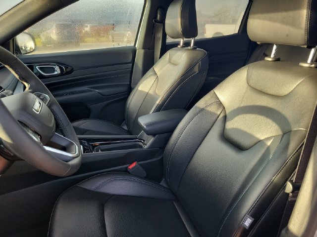 Certified 2025 Jeep Compass Limited w/ High Altitude Package AWD/4WD image 12