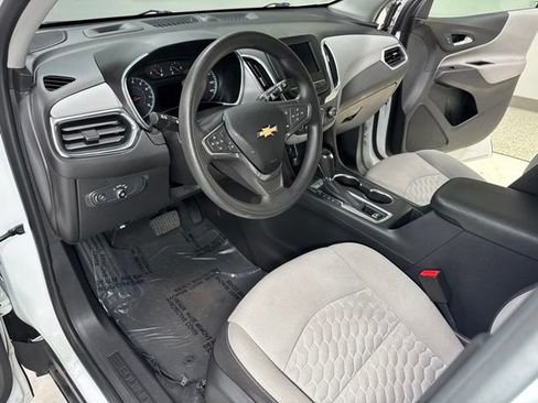 Used 2021 Chevrolet Equinox LS FWD image 11