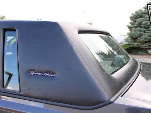 Used 1986 Lincoln Town Car image 24