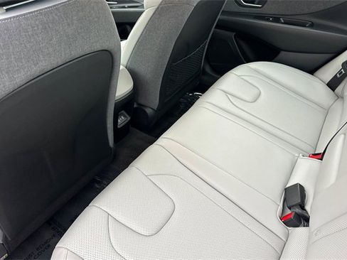 Used 2025 Hyundai Elantra Limited image 13