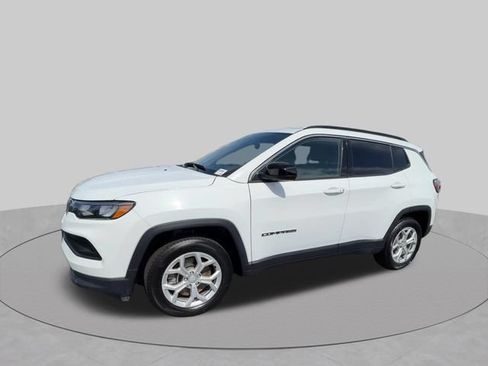 Used 2024 Jeep Compass Latitude AWD/4WD image 4
