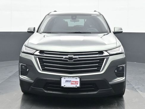 Used 2022 Chevrolet Traverse LT image 1