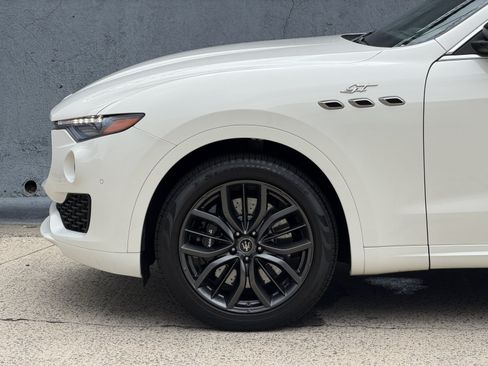 Used 2024 Maserati Levante GT Ultima AWD/4WD image 11