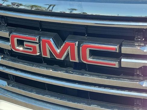 Used 2023 GMC Acadia SLE w/ Driver Convenience Package FWD image 29