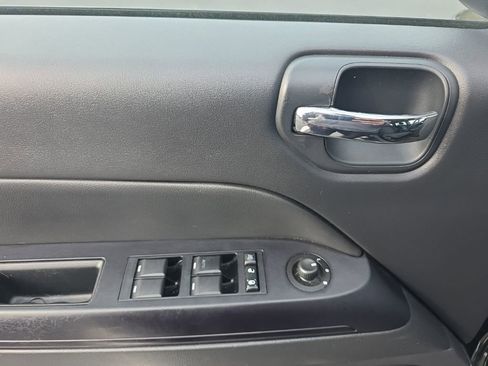 Used 2013 Jeep Compass Latitude w/ Sun/Sound Group image 18