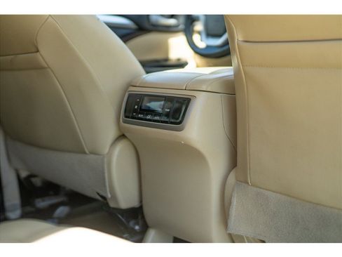 Used 2017 Toyota Highlander XLE FWD image 5